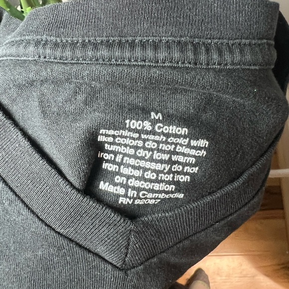 FREE WITH PURCHASE! Saks Fifth Avenue Graphic Black V Neck Cotton T-shirt Size M - Picture 3 of 3